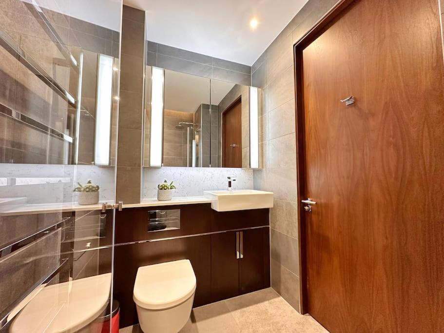 Luxurious And Spacious Near Us Embassy *