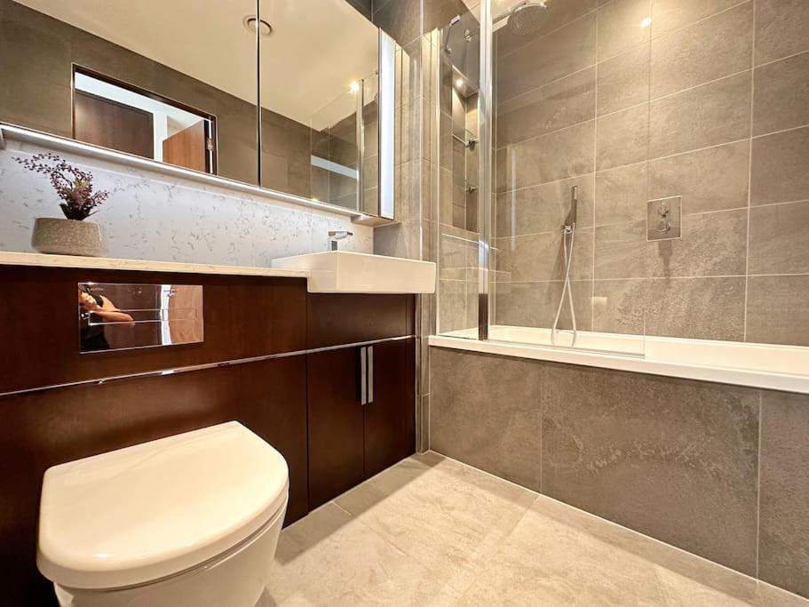 Luxurious And Spacious Near Us Embassy