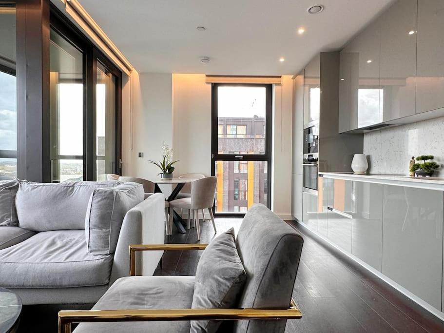 Luxurious And Spacious Near Us Embassy * Londres