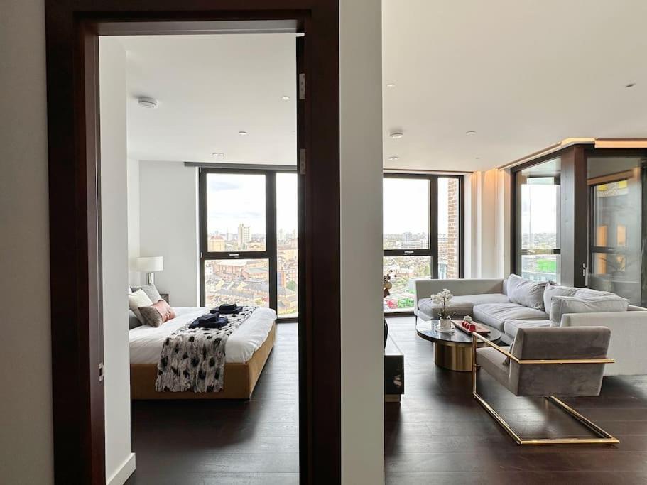 Luxurious And Spacious Near Us Embassy Apartamento