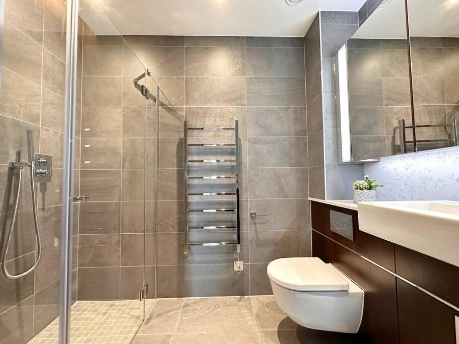 Luxurious And Spacious Near Us Embassy Apartamento *