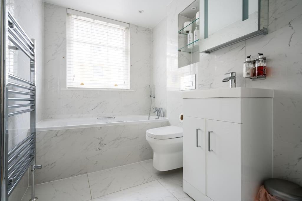 Villa Luxury 3brs House In The Heart Of Victoria London