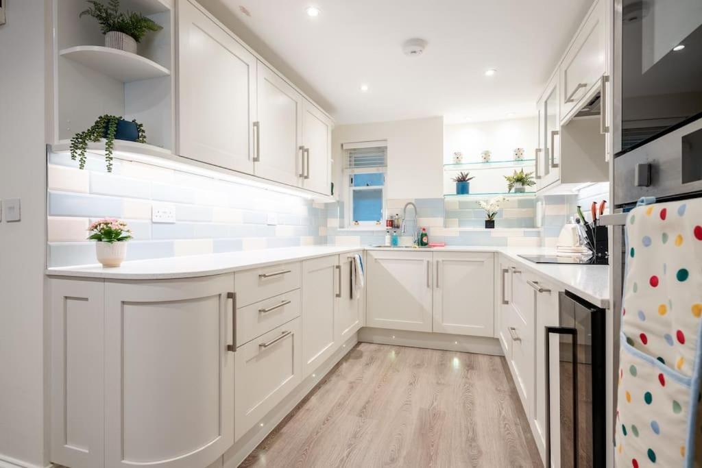 Luxury 3brs House In The Heart Of Victoria London