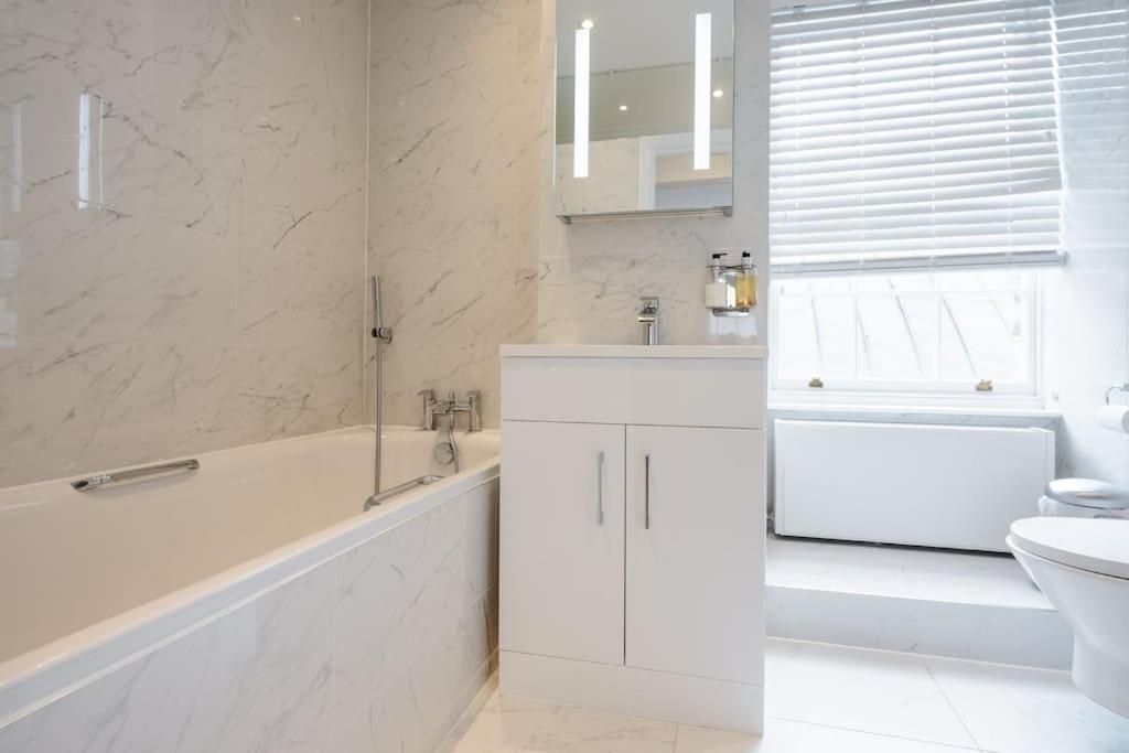 Luxury 3brs House In The Heart Of Victoria *