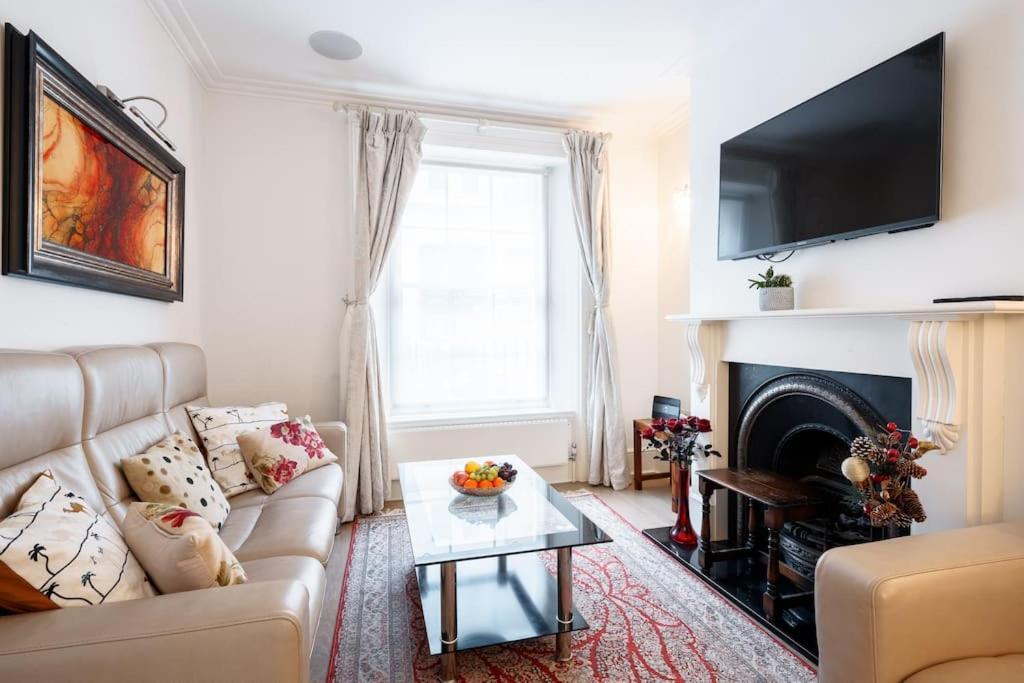Villa Spacious, Bright & Cosy ~ Ideal Victoria Location! Londres