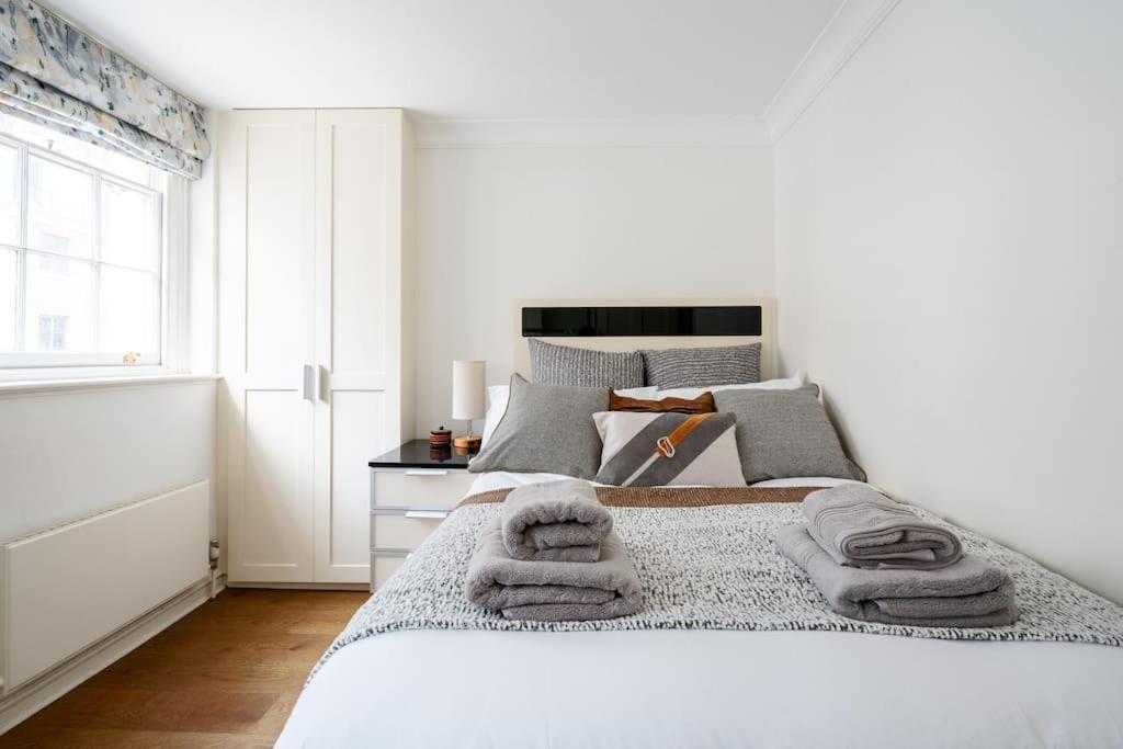 Villa Spacious, Bright & Cosy ~ Ideal Victoria Location! Londres