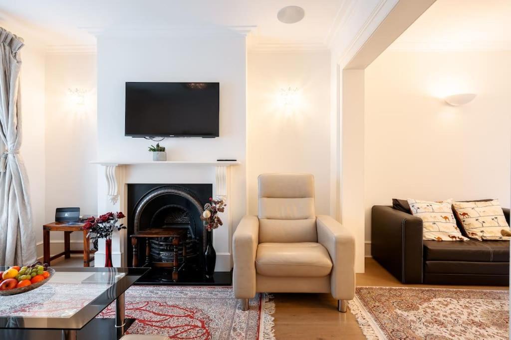 Villa Spacious, Bright & Cosy ~ Ideal Victoria Location! Londres