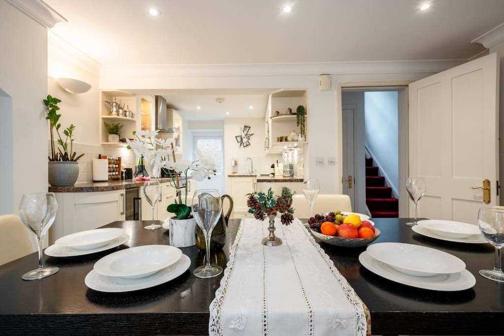 Spacious, Bright & Cosy ~ Ideal Victoria Location! Villa Londres