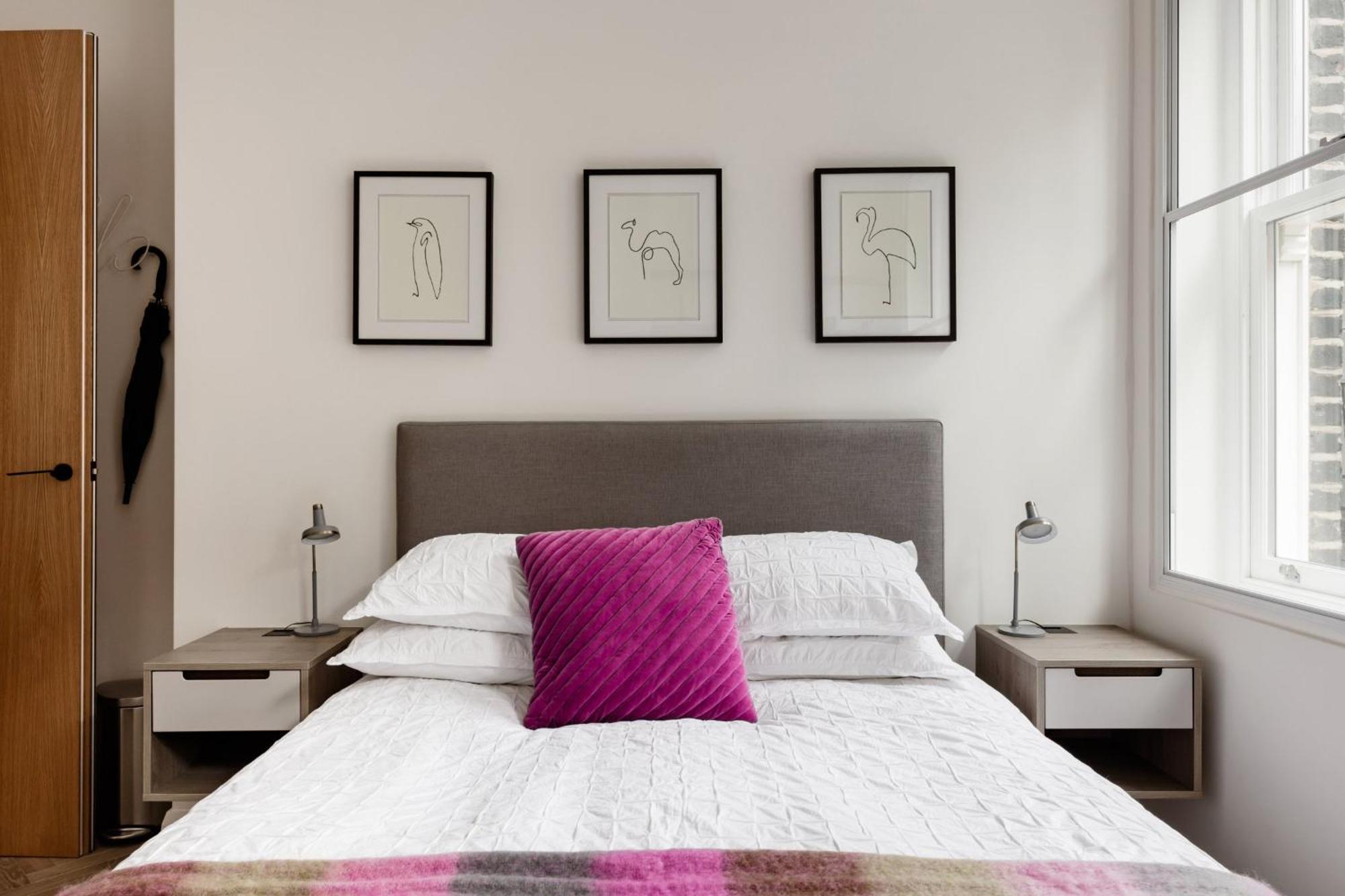 Modern & At Charing Cross Londen
