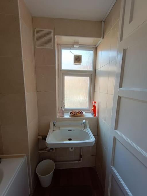 Apartamento Spacious 3 Bed Flat Opp Springfield Park, Hackney. *