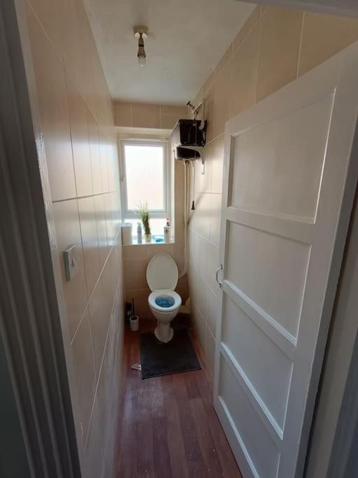 Spacious 3 Bed Flat Opp Springfield Park, Hackney. * Londres