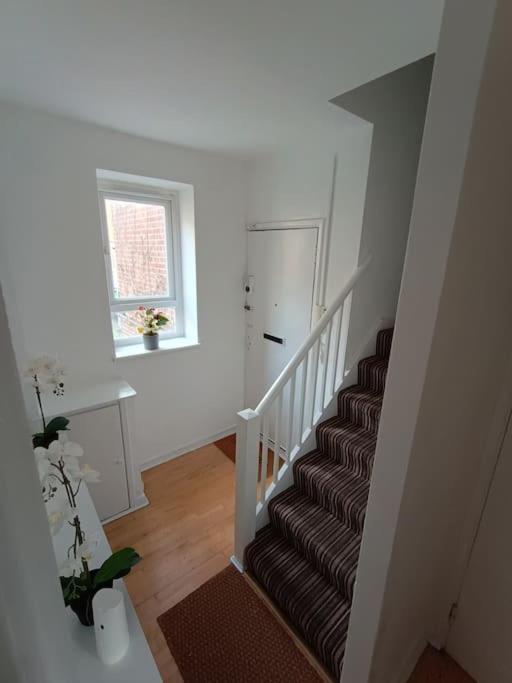 Spacious 3 Bed Flat Opp Springfield Park, Hackney. Apartamento *