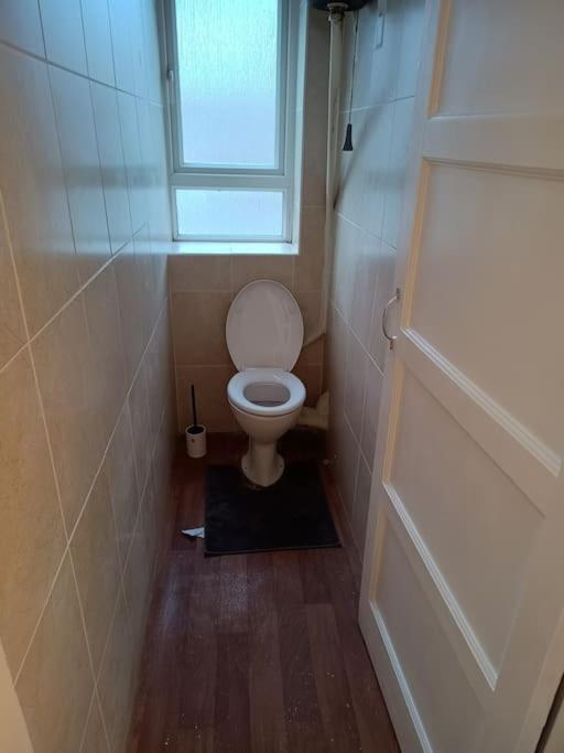 Spacious 3 Bed Flat Opp Springfield Park, Hackney. Apartamento