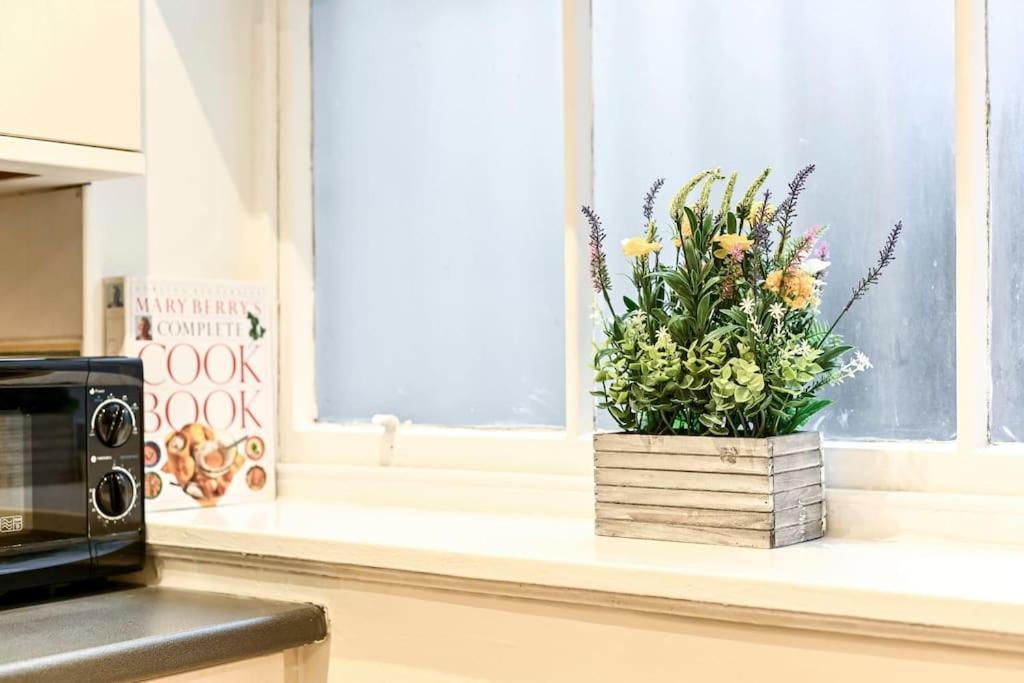 Charming In The Heart Of Paddington Apartment *