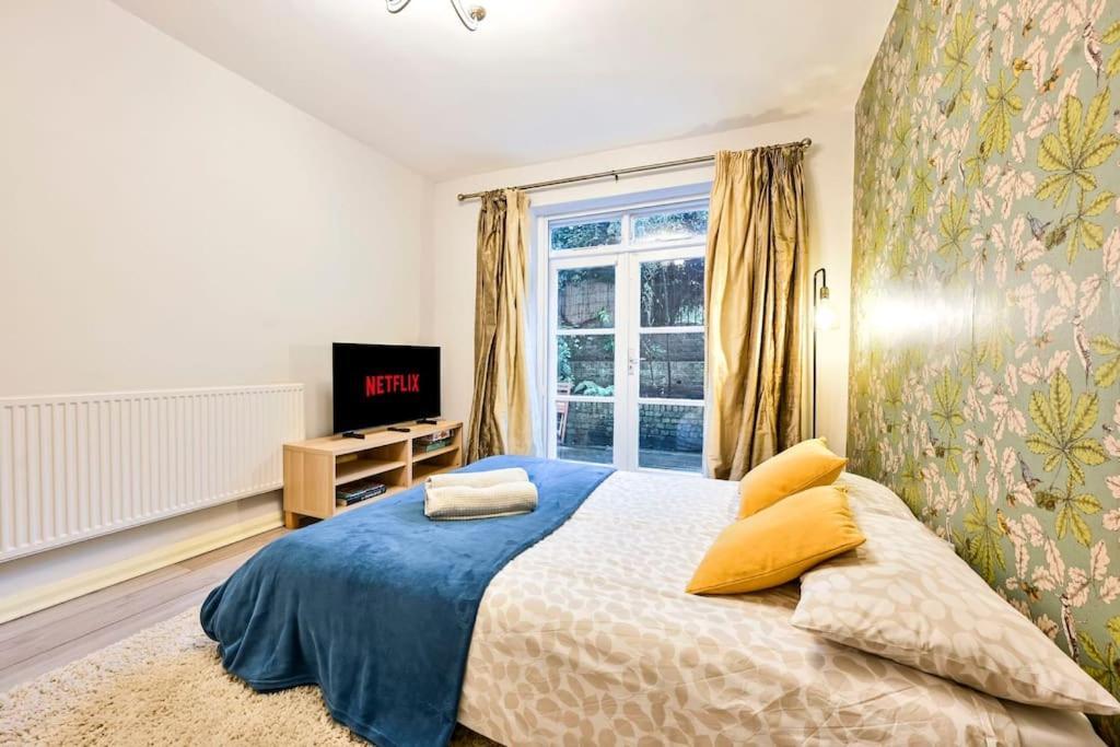 Charming In The Heart Of Paddington Apartment