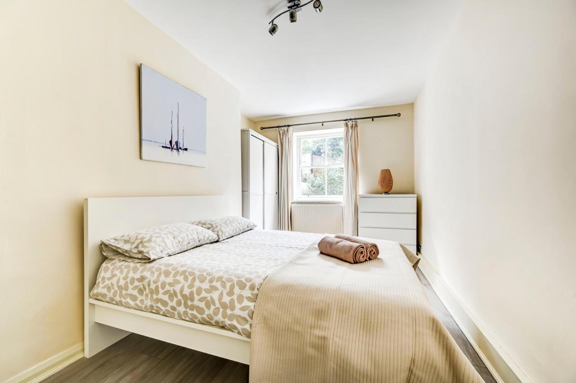 Charming In The Heart Of Paddington Apartment