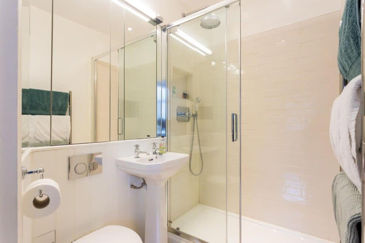 Artistic 1bed Flat With Patio In South Kensington Appartement
