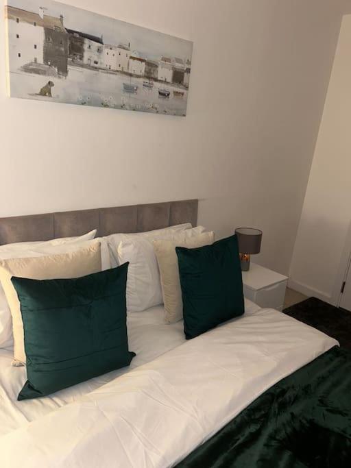 Apartment Contemporary Urban Retreat, 2-bedroom Haven By City Airport *