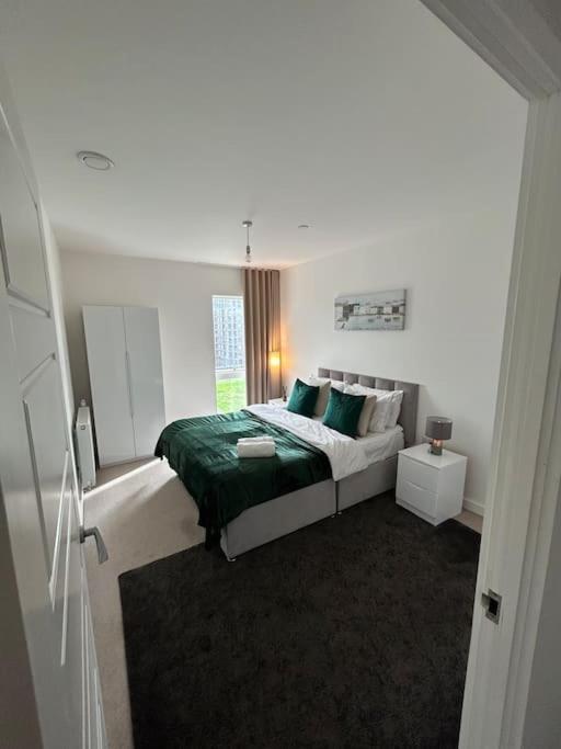 Apartment Contemporary Urban Retreat, 2-bedroom Haven By City Airport *