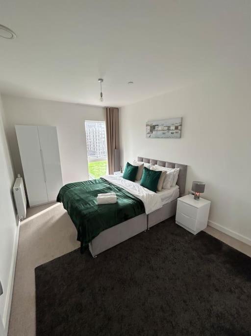 Contemporary Urban Retreat, 2-bedroom Haven By City Airport