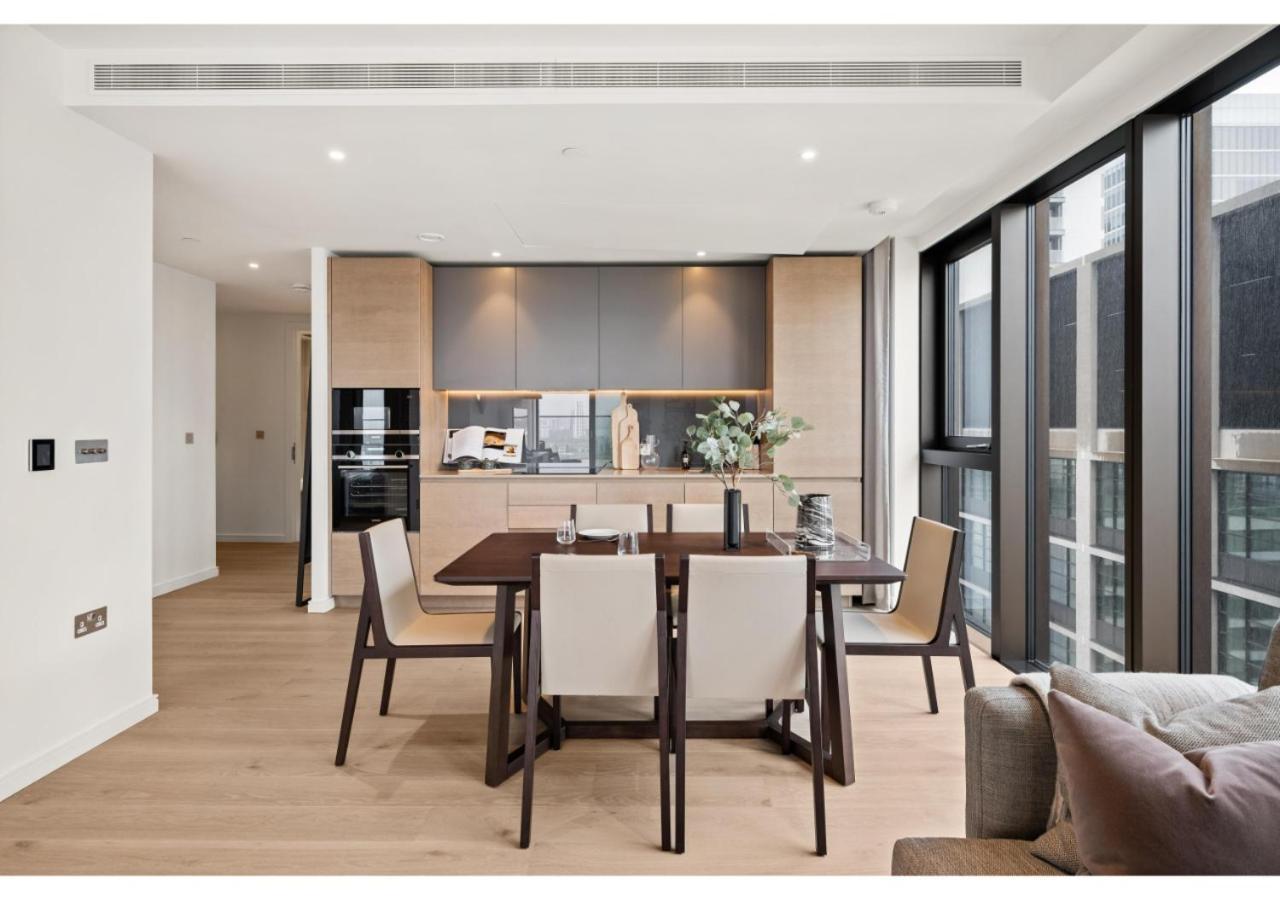 Elegant And Modern In Canary Wharf Right Next To Thames Londen