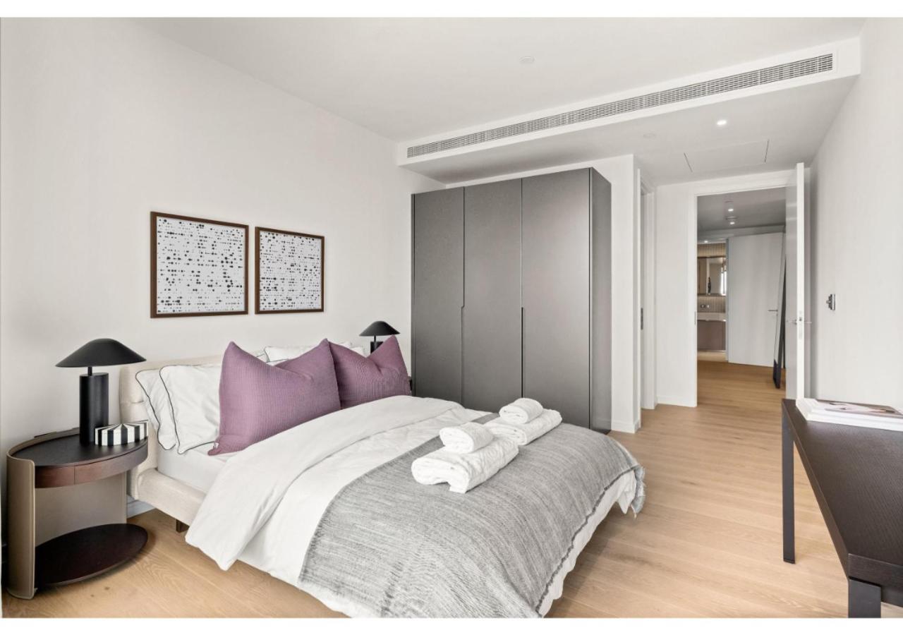 Elegant And Modern In Canary Wharf Right Next To Thames Londen