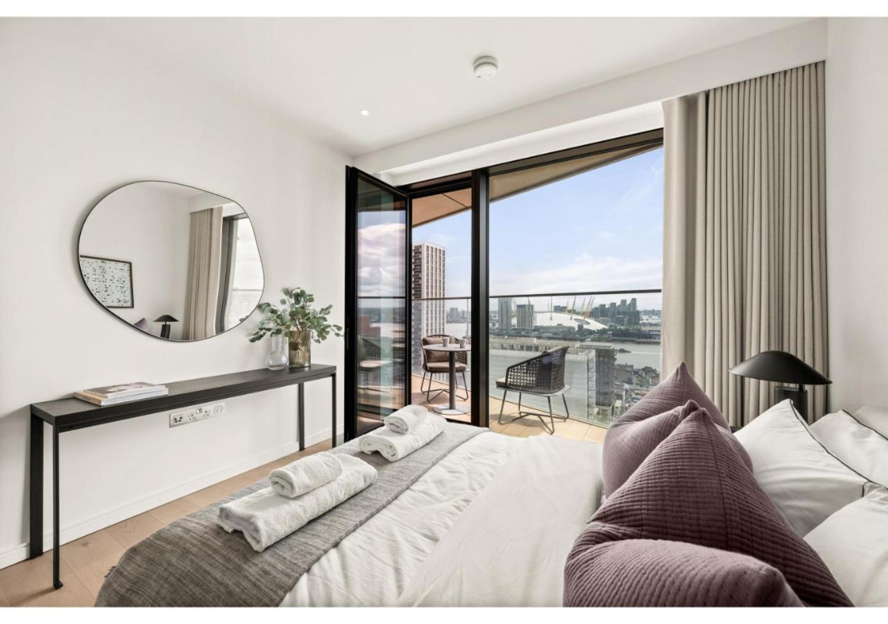 Elegant And Modern In Canary Wharf Right Next To Thames Londen