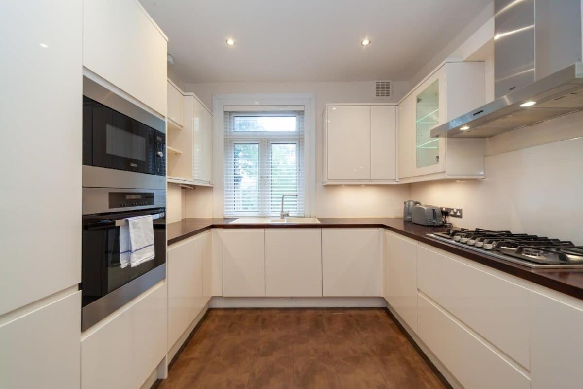 Spacious 2 Bedroom Maisonette In Stratford Apartamento Londres