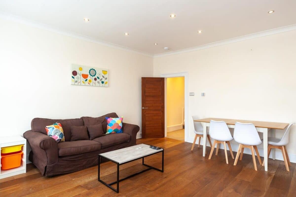 Spacious 2 Bedroom Maisonette In Stratford Apartamento