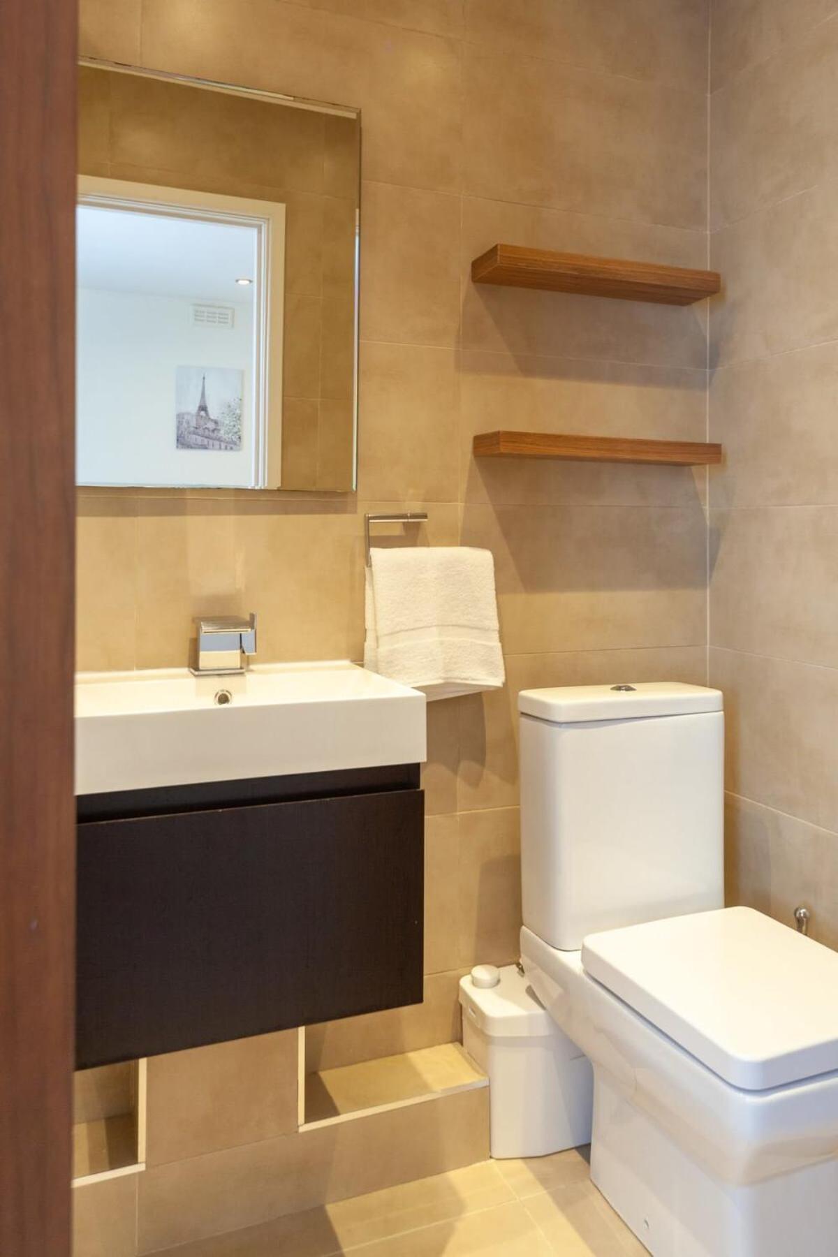 Spacious 2 Bedroom Maisonette In Stratford * Londres