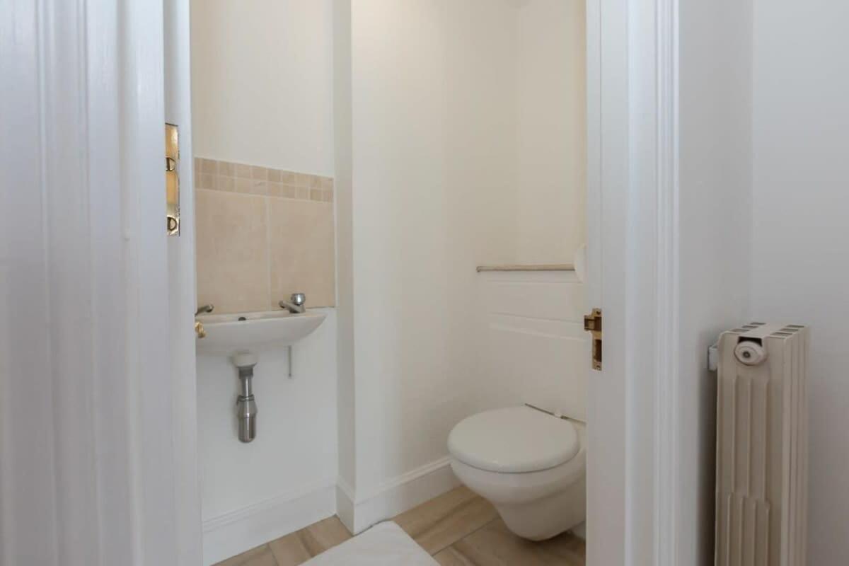 Spacious 1 Bed Mayfair With Balcony
