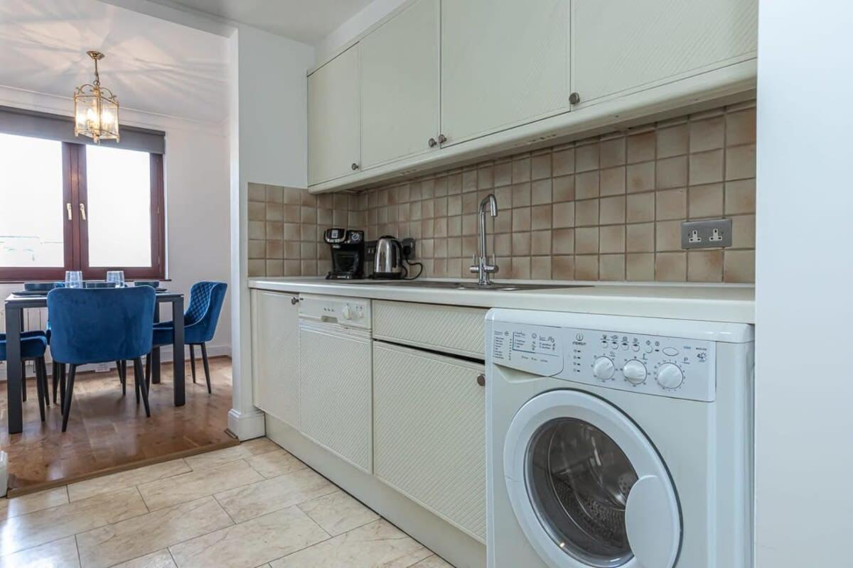 Spacious 1 Bed Mayfair With Balcony * Londres