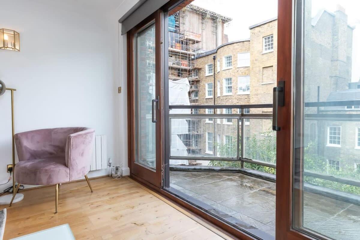 Spacious 1 Bed Mayfair With Balcony