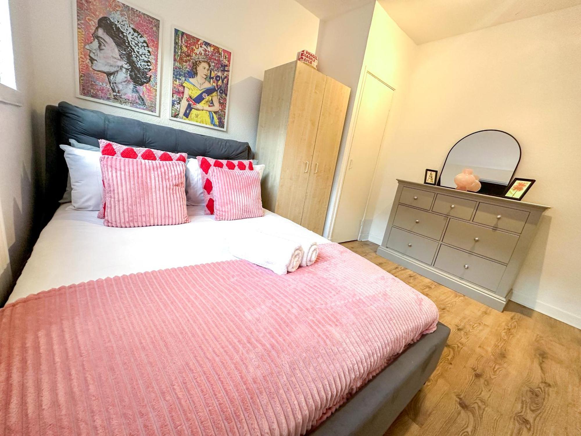 Vibrant 3 Bedrooms Flat With Private Balcony Near Finsbury Park, Wood Green Appartement Londres