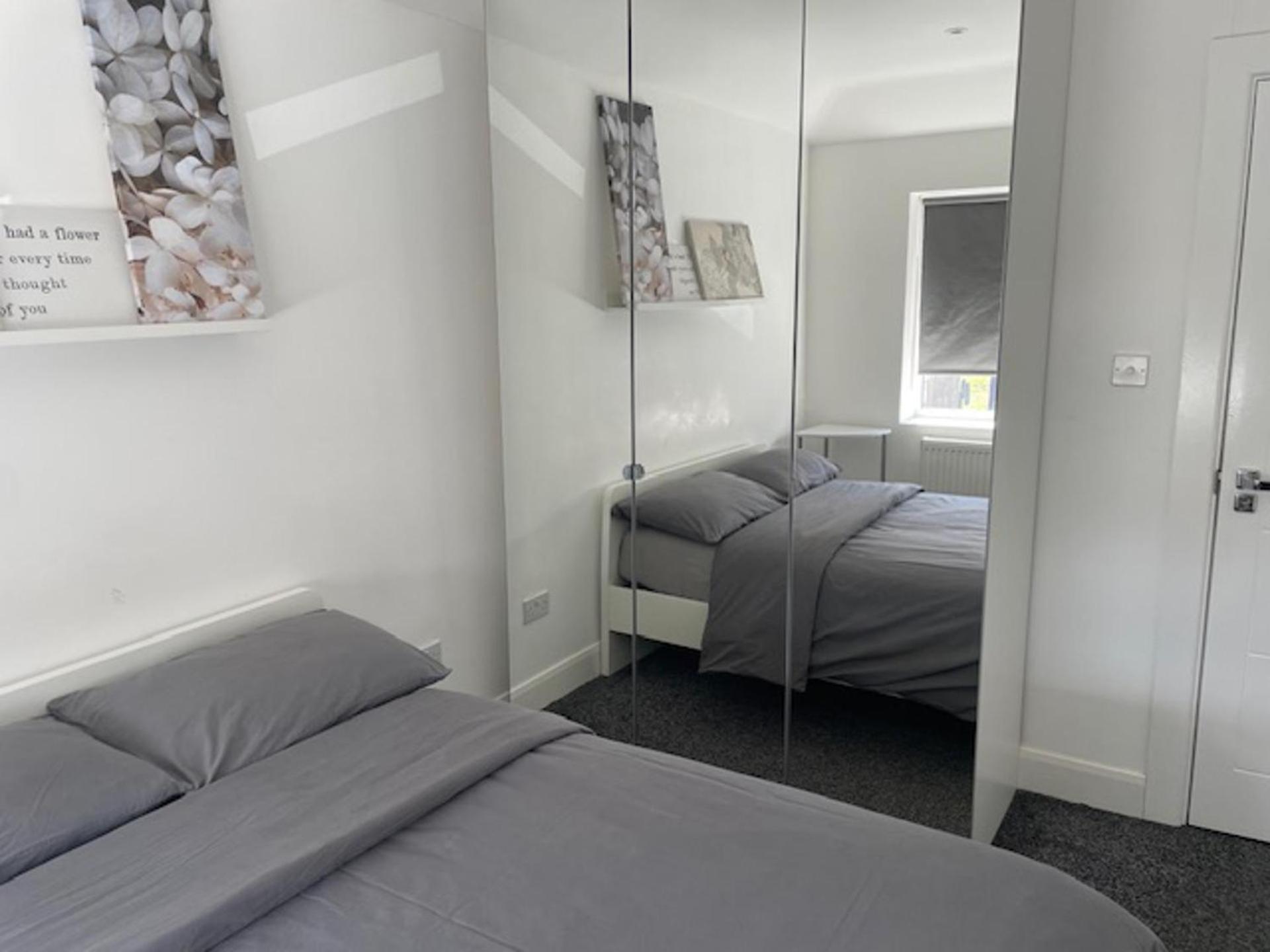 1bedhouse- London-sleeps 4- Close To Attractions *
