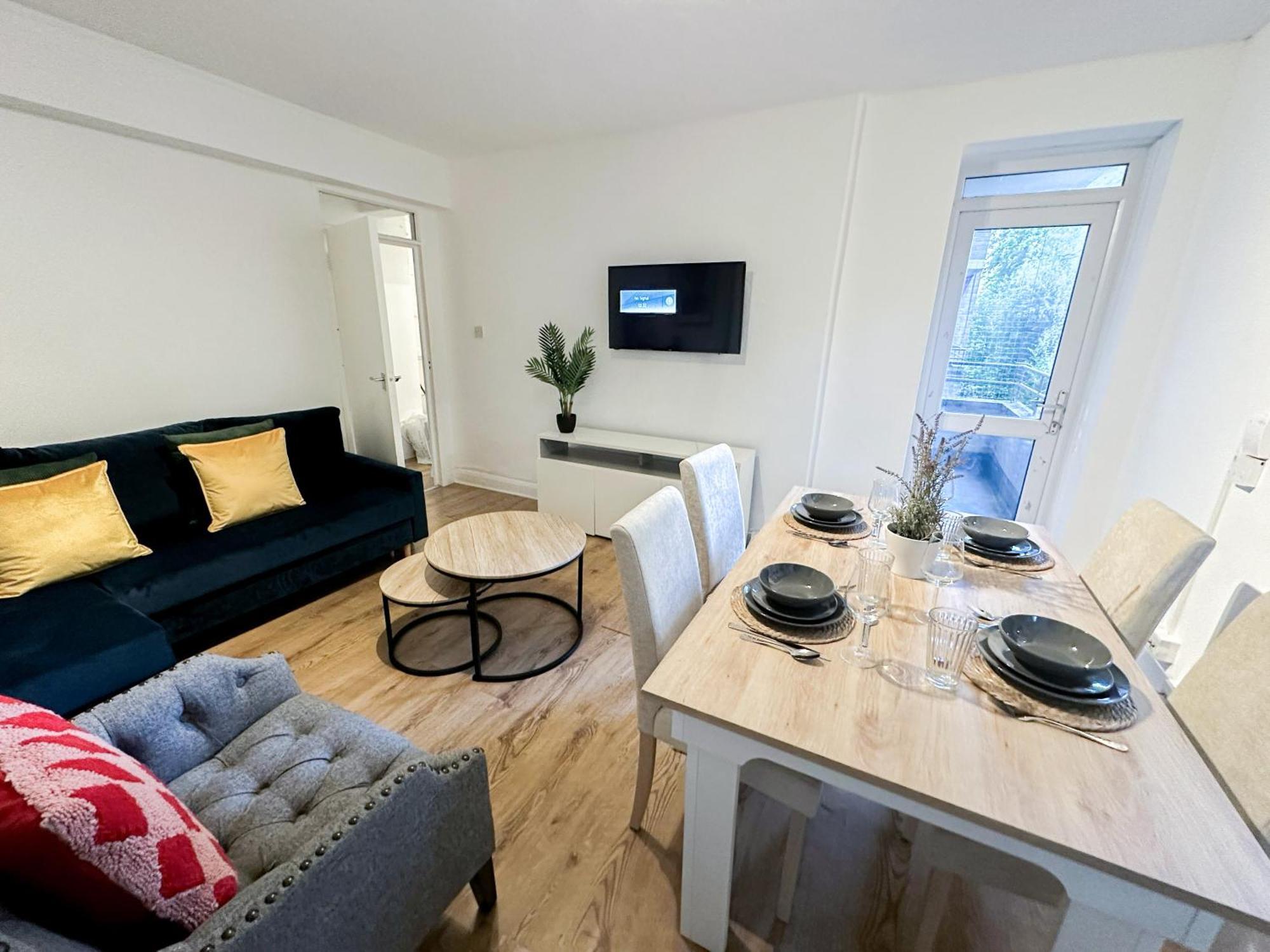 Vibrant 3 Bedrooms Flat With Private Balcony Near Finsbury Park, Wood Green Appartement Londres