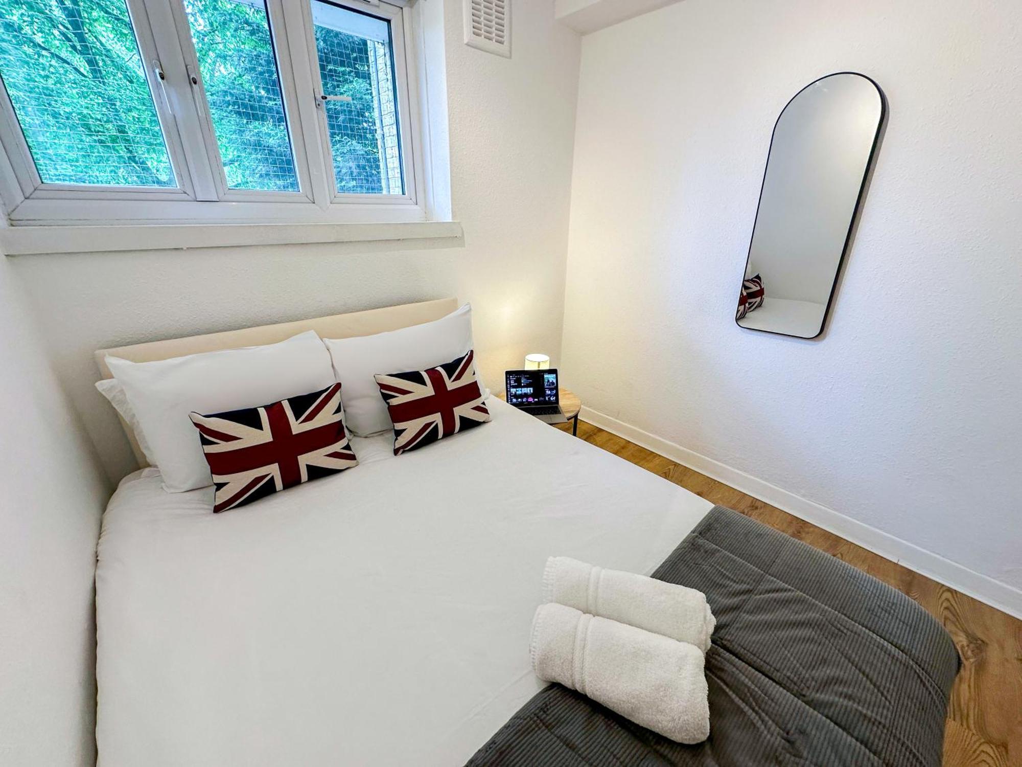 Vibrant 3 Bedrooms Flat With Private Balcony Near Finsbury Park, Wood Green Appartement *