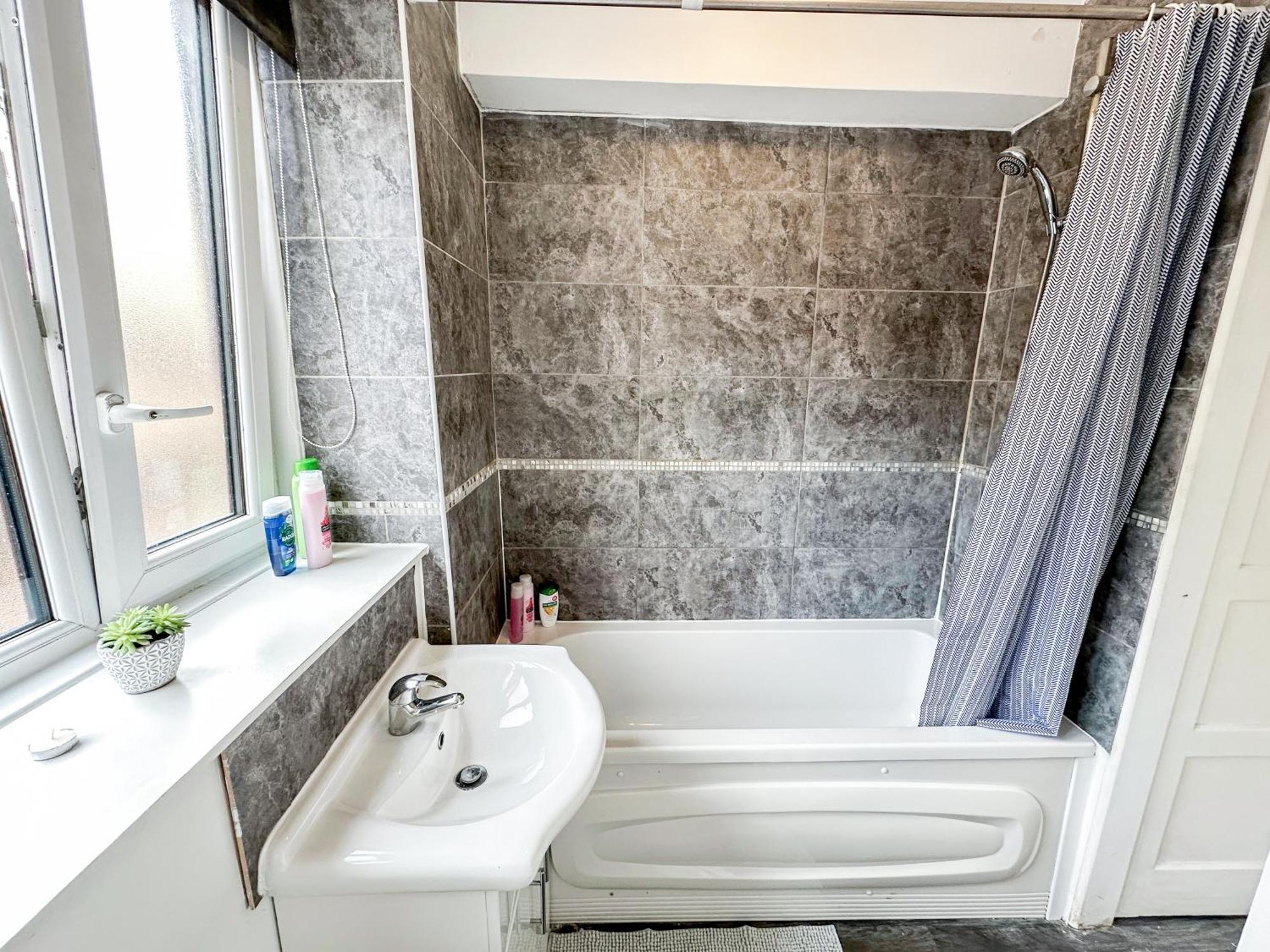Appartement Vibrant 3 Bedrooms Flat With Private Balcony Near Finsbury Park, Wood Green Londres