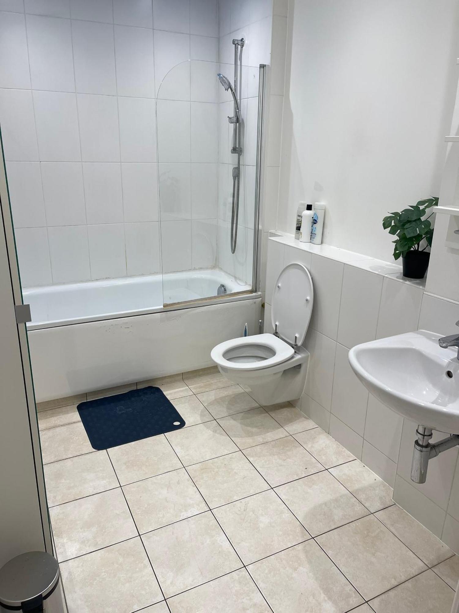 Modern Patio Flat Close To Tower Bridge * Londres