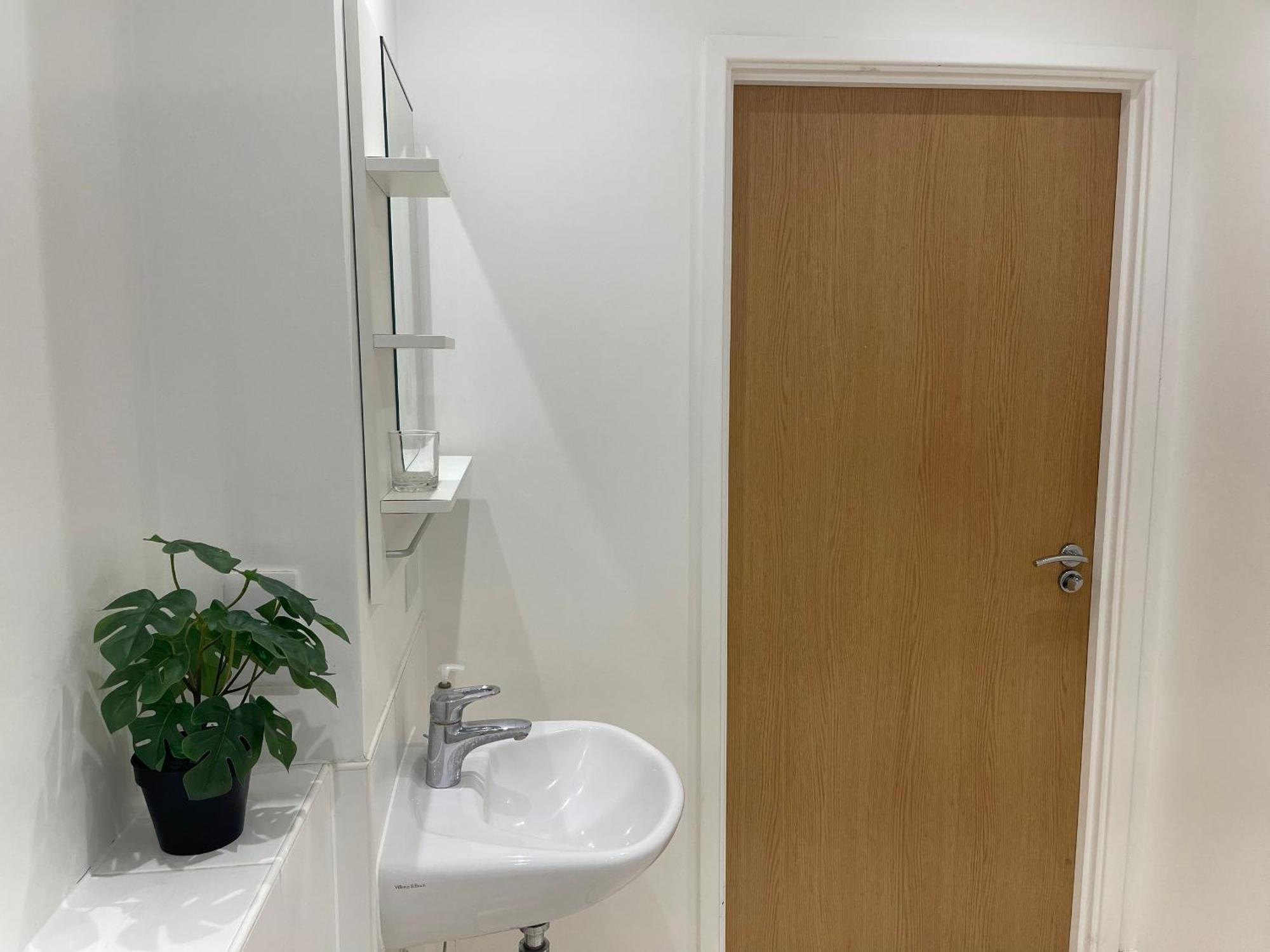 Modern Patio Flat Close To Tower Bridge Londres