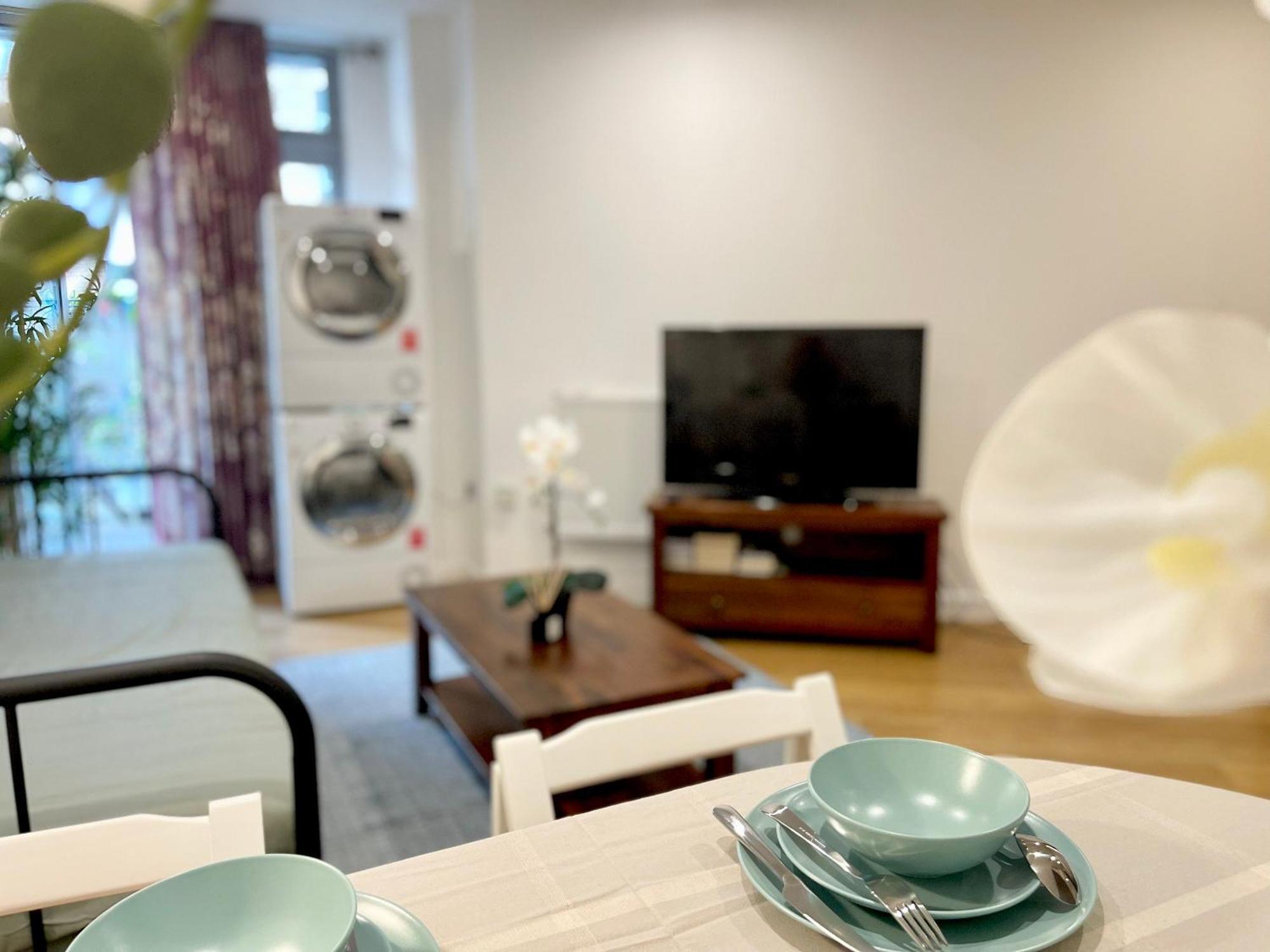 Modern Patio Flat Close To Tower Bridge * Londres