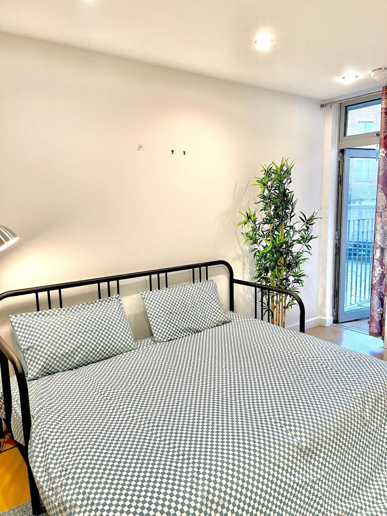 Modern Patio Flat Close To Tower Bridge * Londres