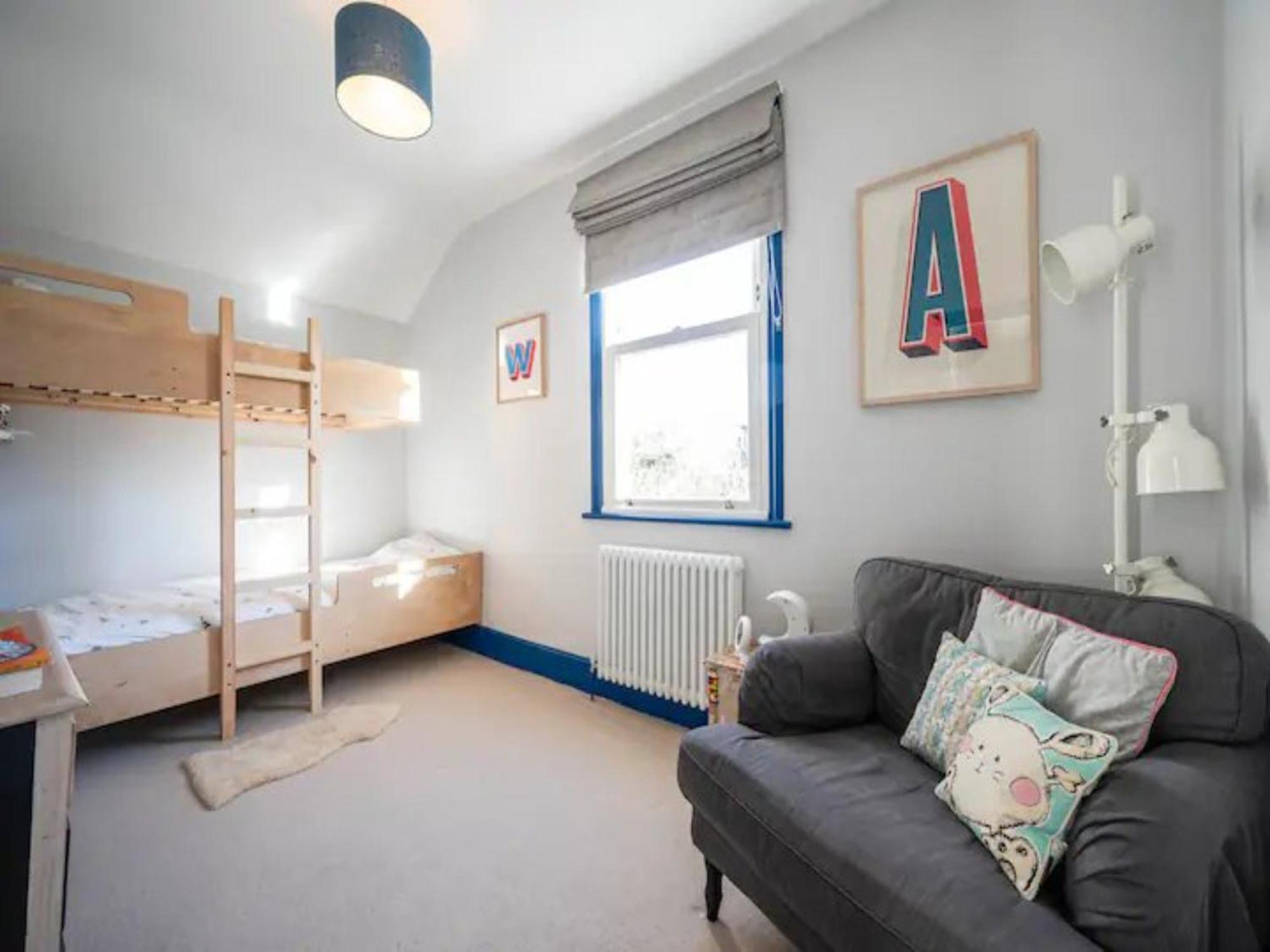 Hébergement de vacances Pass The Keys Spacious Dulwich Family House With Pool Londres