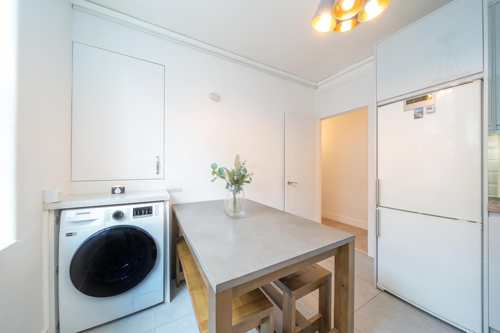Charming 2 Bedroom Flat In *