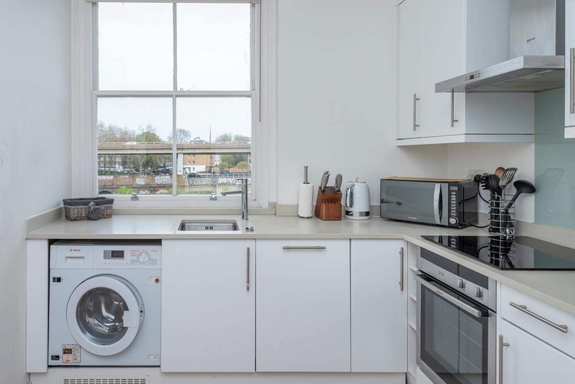 Adorable, Comfy Flat Walk Paddington/elizabeth Stn *