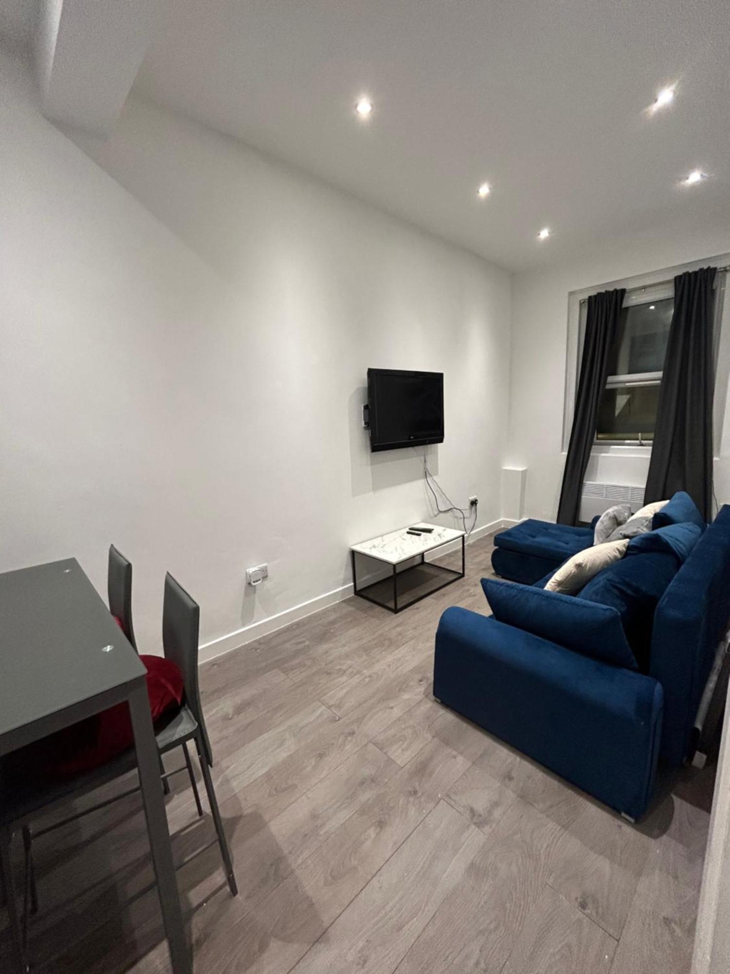 Locations 1 Bed Sleeps 4 * Londen