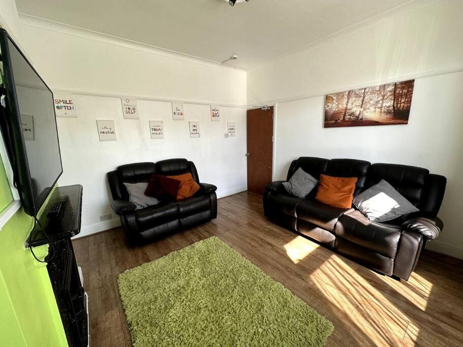 Сasa de vacaciones Spacious Holiday Near Tube Station - By Starlet *