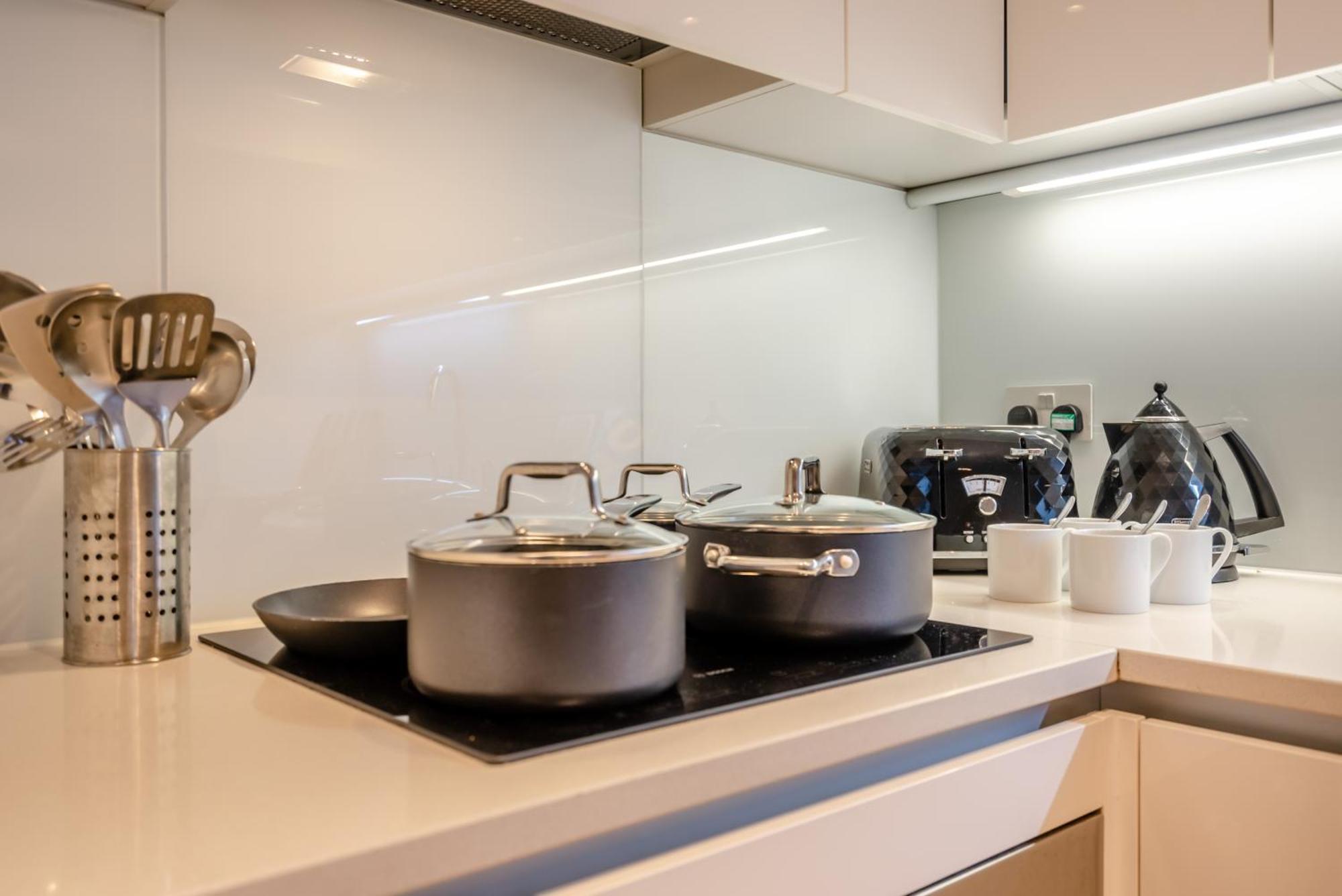Merchant Square Apartment *