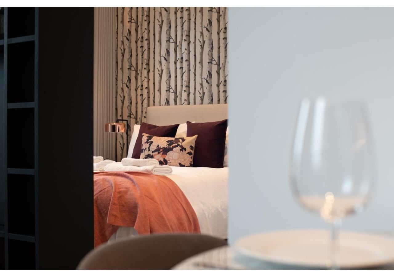 Elegant And Modern In Canary Wharf Right Next To Thames Londen