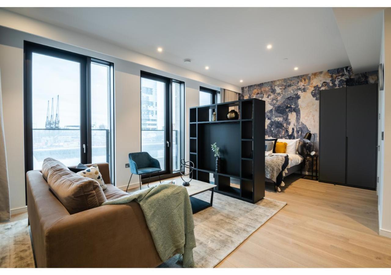 Elegant And Modern In Canary Wharf Right Next To Thames Londen